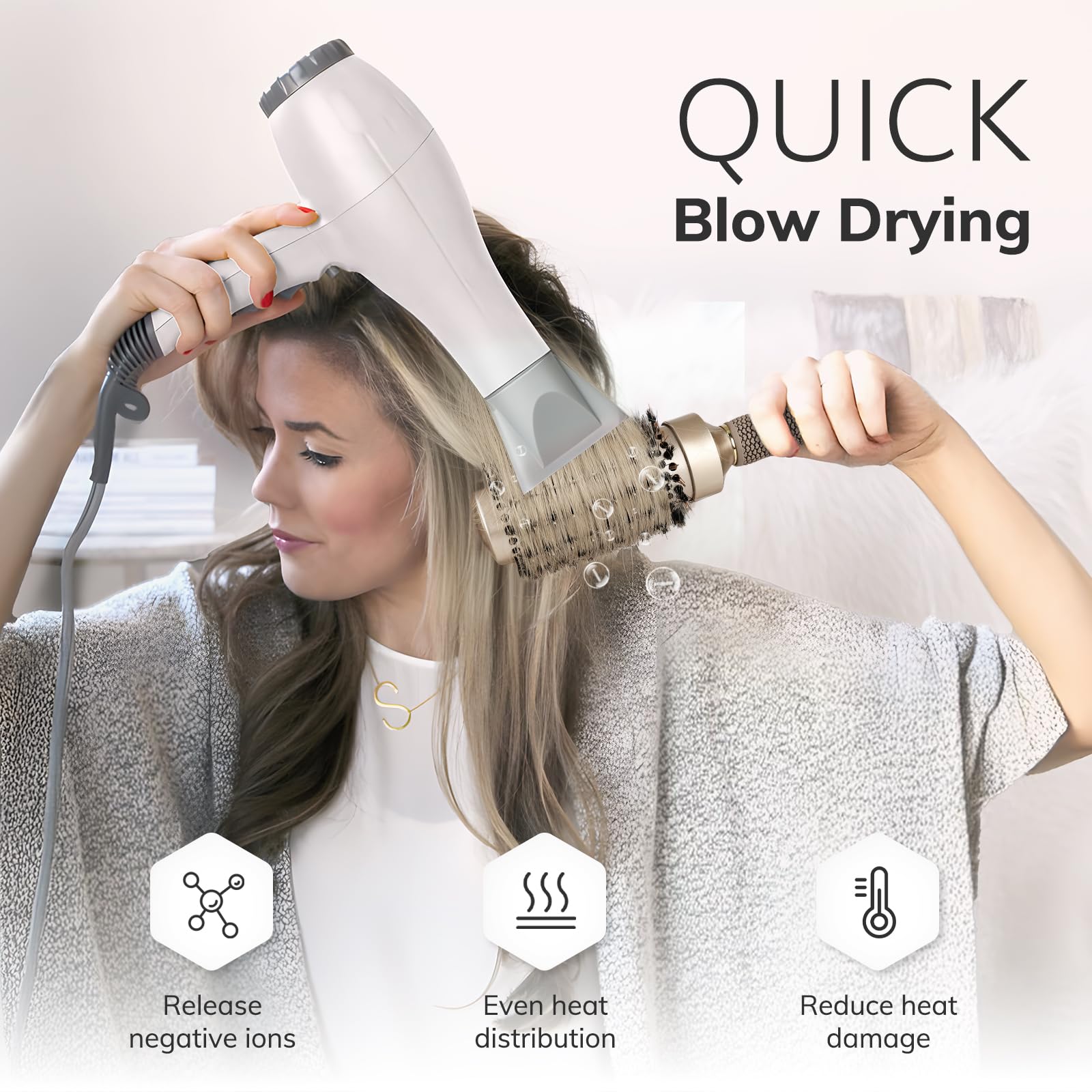 Brosse ronde Sndyi avec emmanchement anti-glisse pour une utilisation confortable
