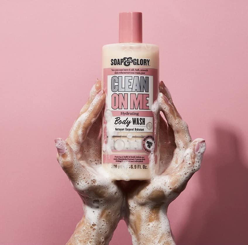Soap & Glory Clean On Me — Lait intégré pour peau douce.