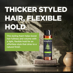 Soapbox application-cheveux homme-mains, montre distribution et texture uniforme.