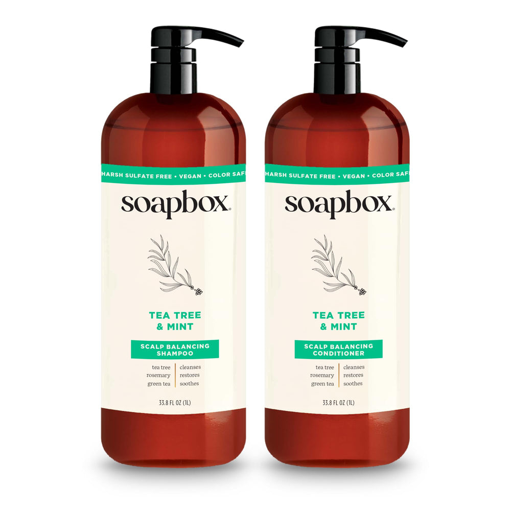 Soapbox Tea Tree Shampoo, bouteille 1L purifie le cuir chevelu et rafraîchit les mèches.