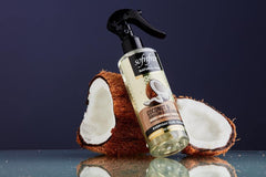 Composition naturelle sans alcool de Sofnfree pour cheveux sensibles.