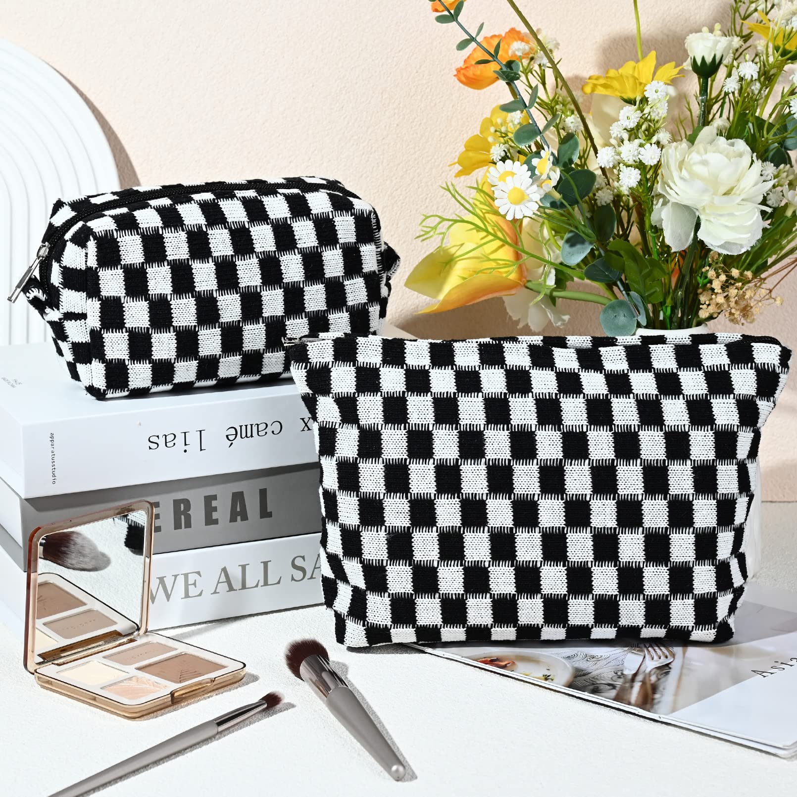 SOIDRAM sac maquillage carreaux, fermeture zippée sécurisée pour un accès rapide.