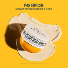 Texture veloutée de la crème Bum Bum en application sur la peau.