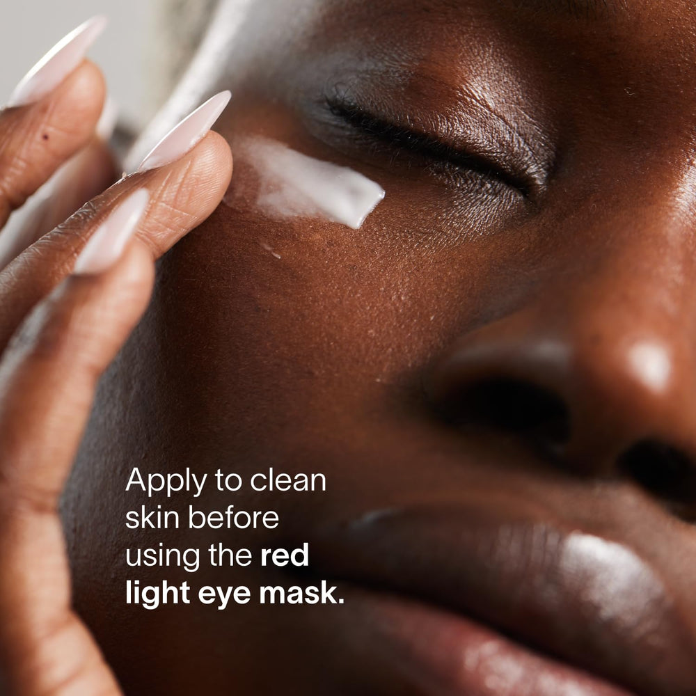 Solawave LightBoost Crème Yeux peut réduire les poches et cernes.