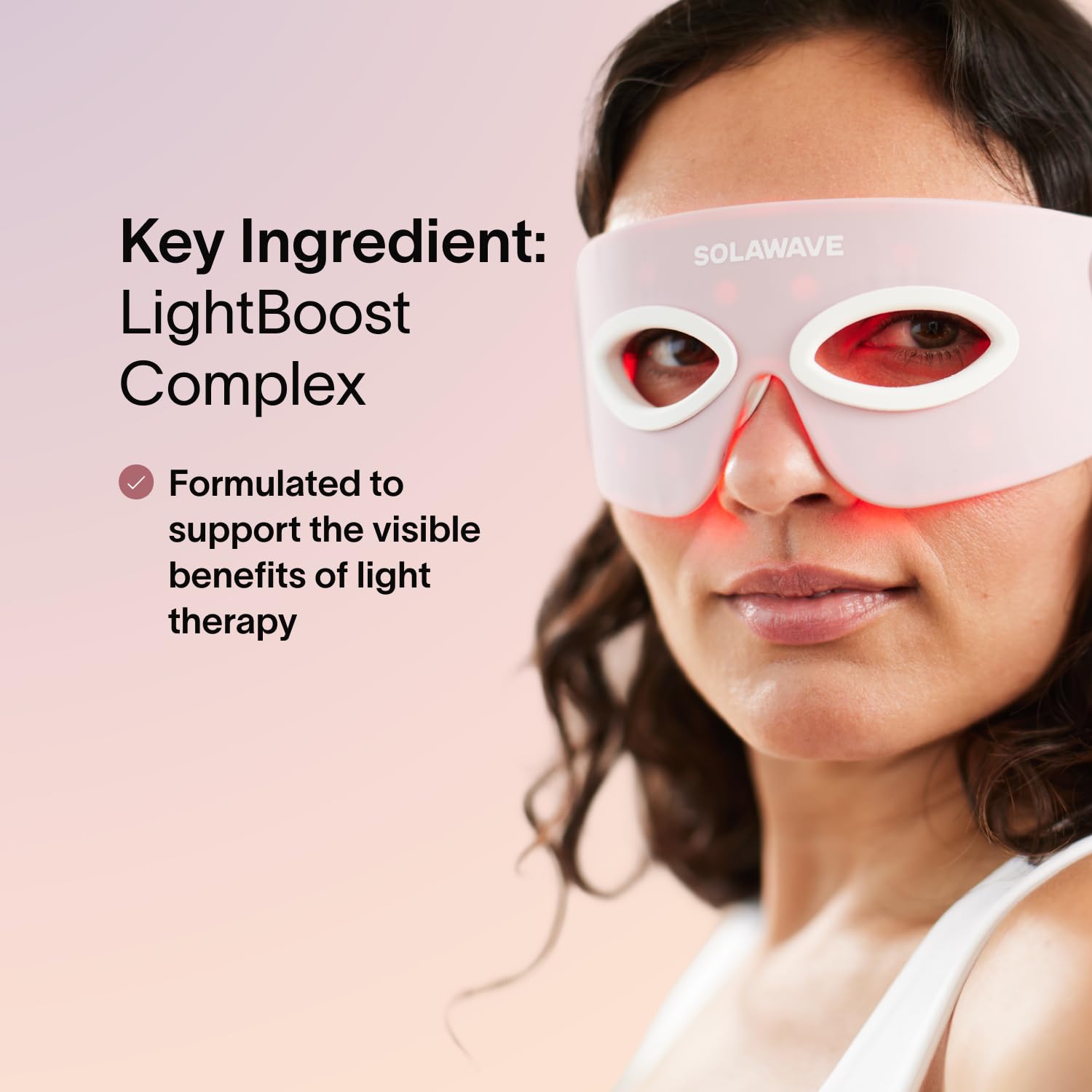 Solawave LightBoost Crème Yeux texture satinée qui glisse pour une sensation fraîche.