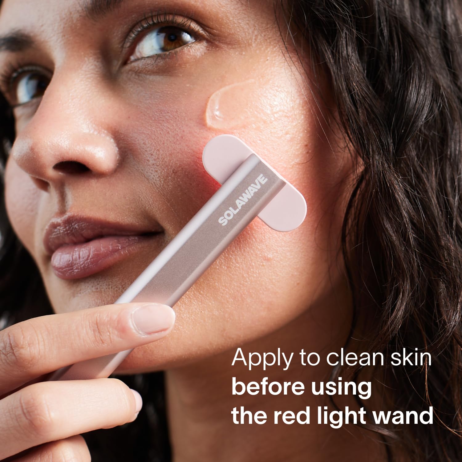 Solawave Nonapeptide-1 et minéral ionique pour peau tonifiée et éclat.