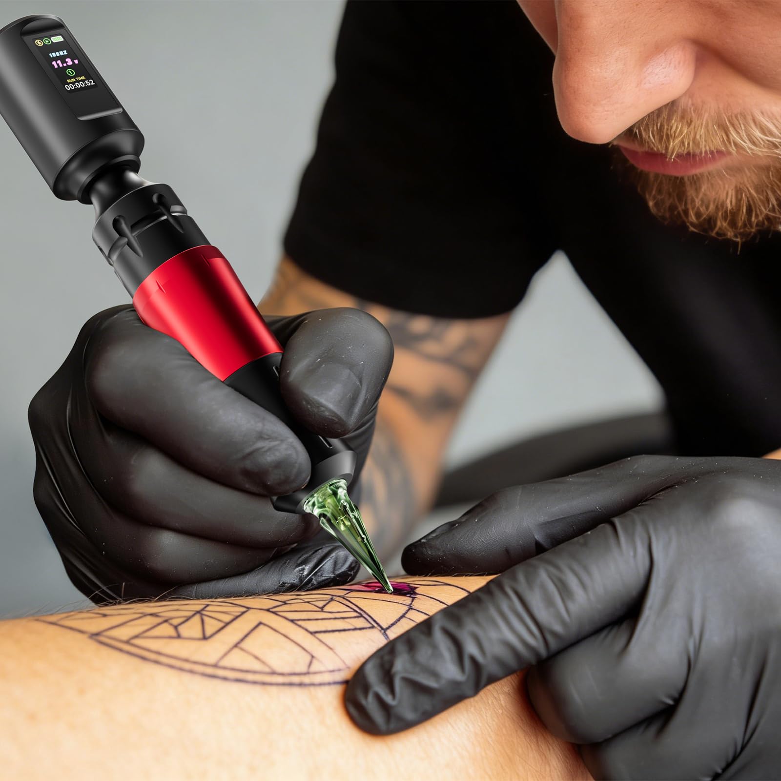 Solong Tattoo Démo en utilisation : démonstration pratique dans l'emballage.