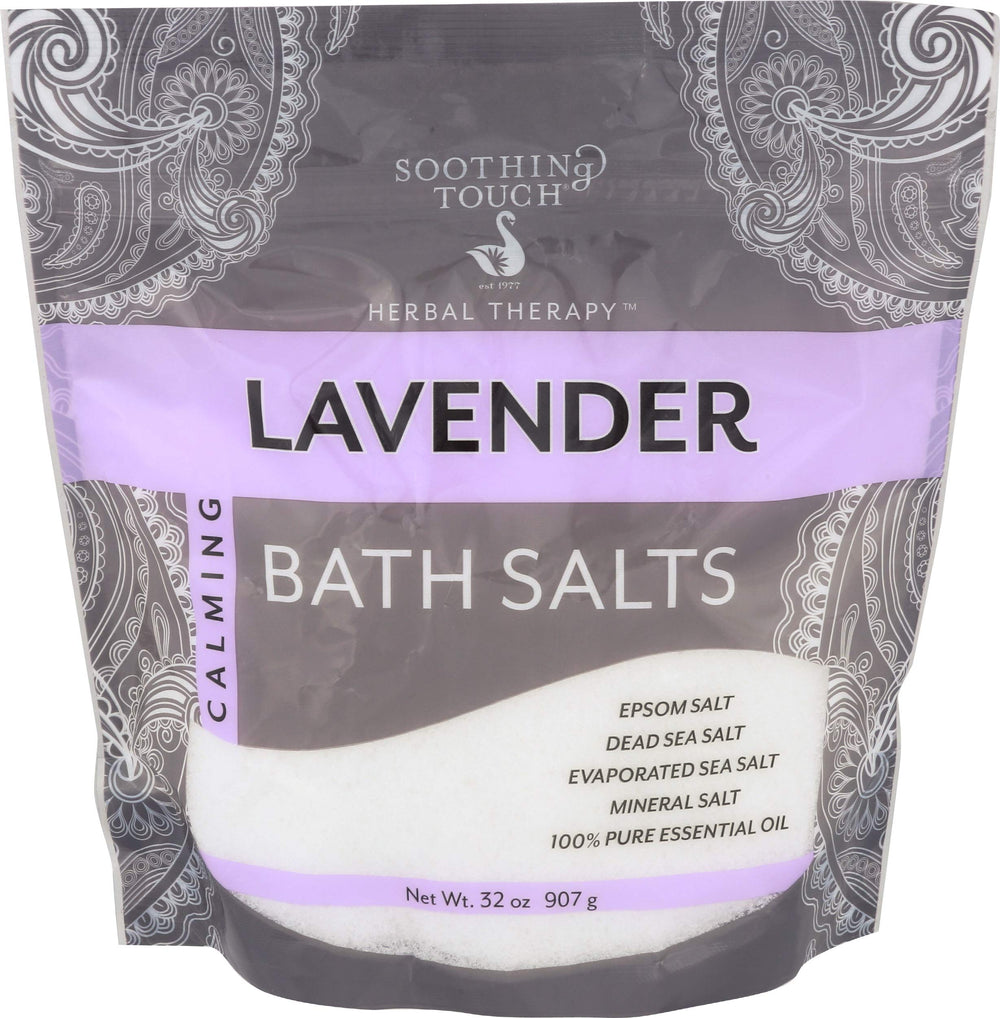 Soothing Touch Sels de bain lavande en sachet 32 oz, emballage élégant pour spa à domicile.