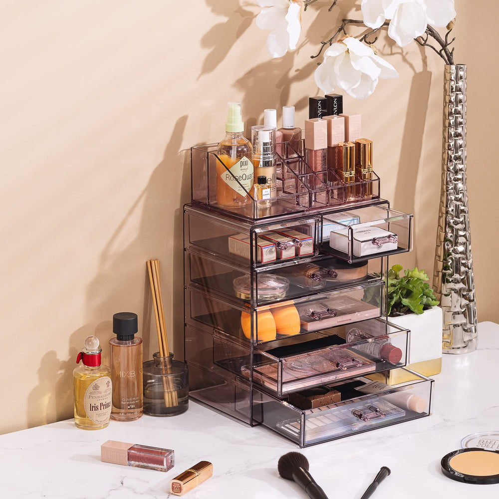 Sorbus etagere superieure pinceaux et bijoux rangés proprement