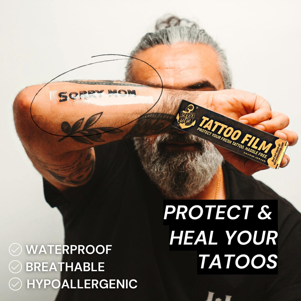 Sorry Mom film-protection-tatouage-imperméable couvre le tatouage en toute étanchéité.