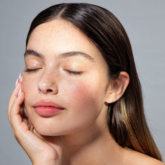 Texture légère de l'huile SOULSATION pour peau et cheveux, absorption rapide