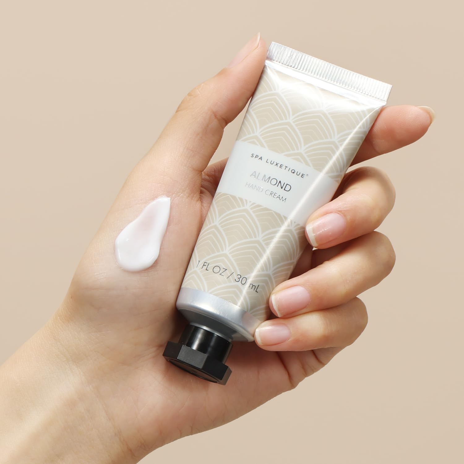Format voyage Spa Luxetique crème mains, pratique pour le sac à main.