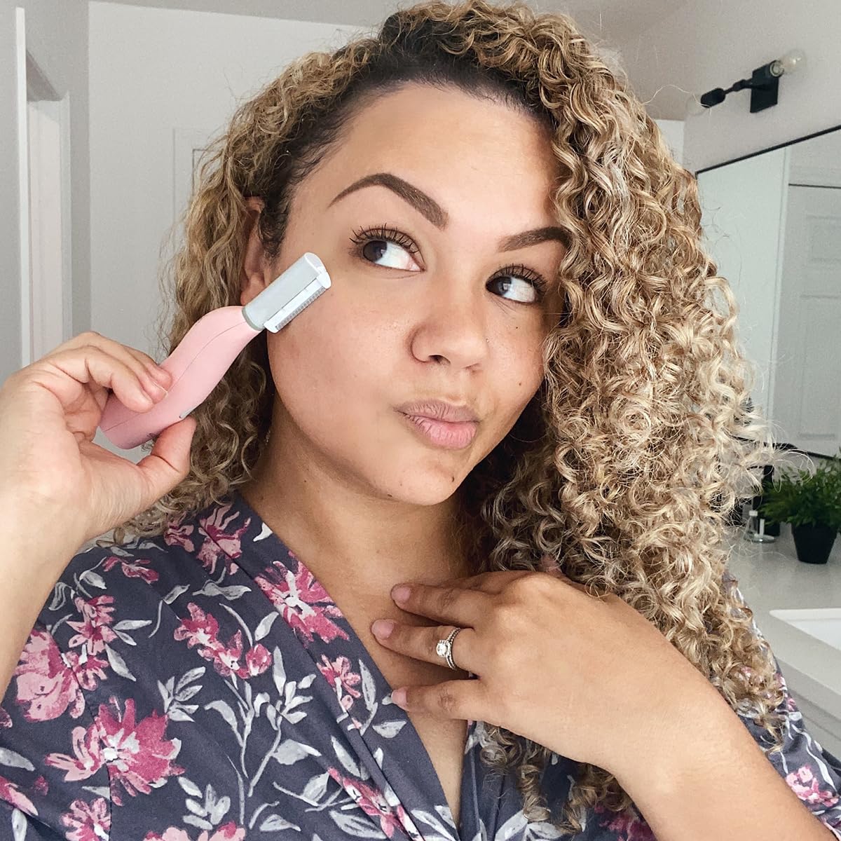 Spa Sciences SIMA: lames permettant un maquillage plus fluide après l’utilisation.