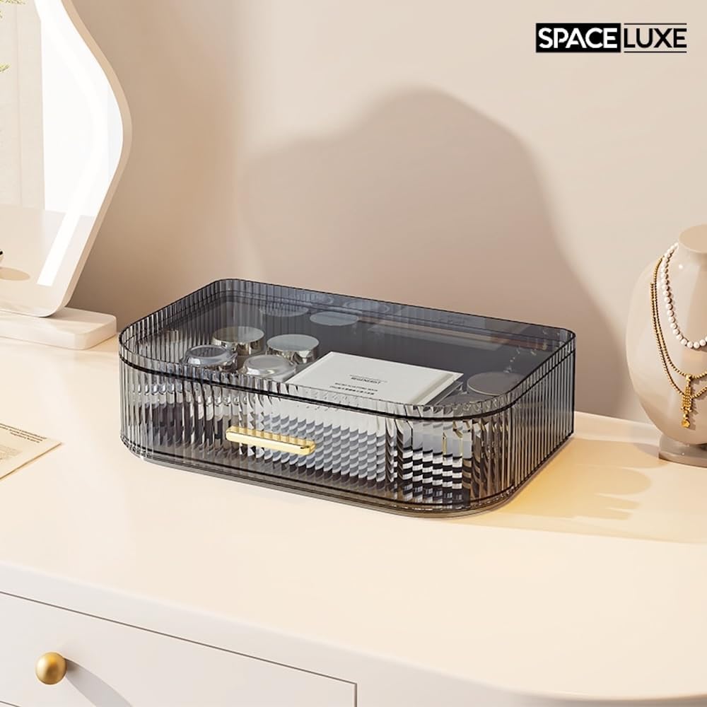 SpaceLuxe Usage quotidien: organisation rapide pour maquillage et accessoires sur le comptoir.