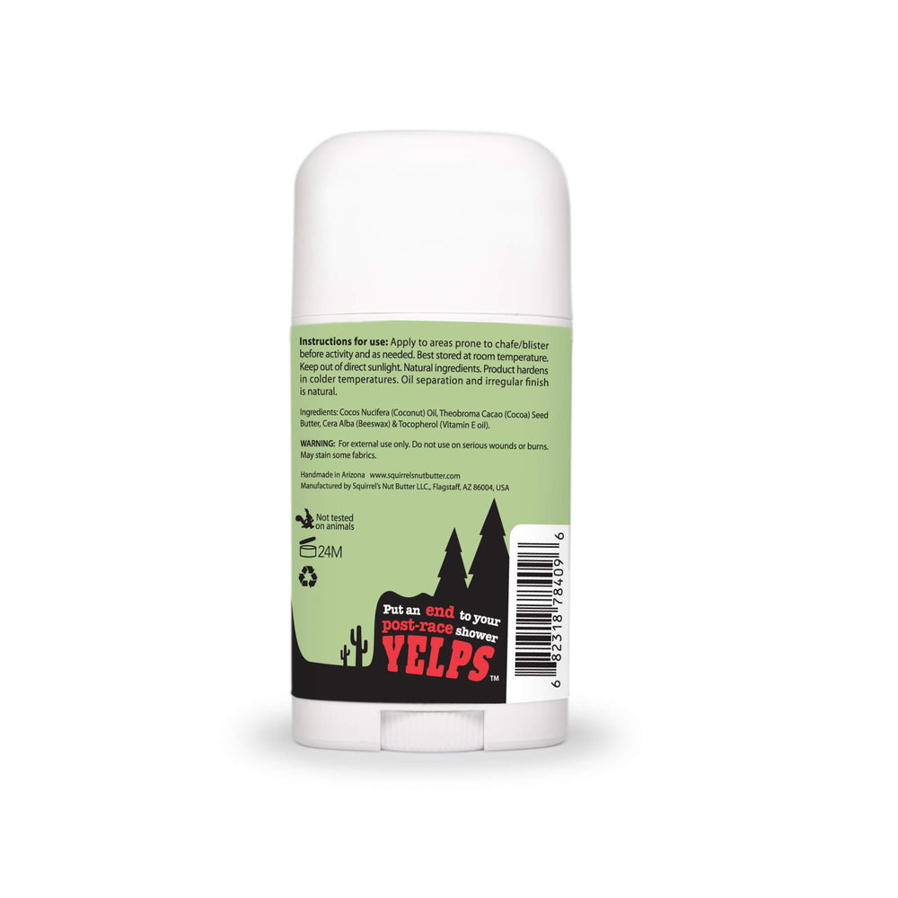 Athlète en action utilisant le Stick anti-frottement sur le bras.
