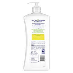 Avocats frais utilisés dans la formulation St. Ives pour hydrater la peau.