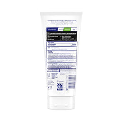 Texture exfoliante visible – gommage St. Ives thé vert pour peau lisse.