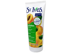 Peau douce après exfoliation avec le gommage St. Ives