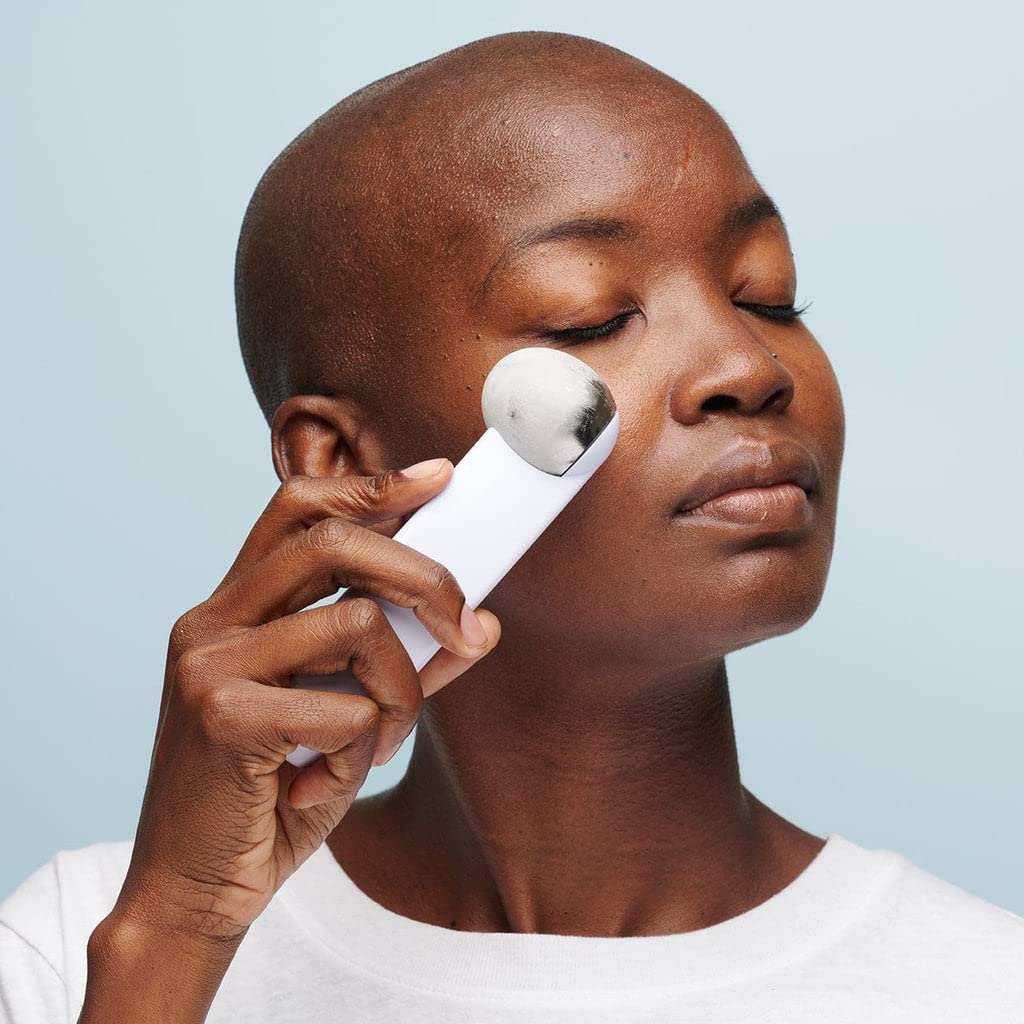 Capuchon protecteur StackedSkincare, préserve fraîcheur et hygiène entre sessions.