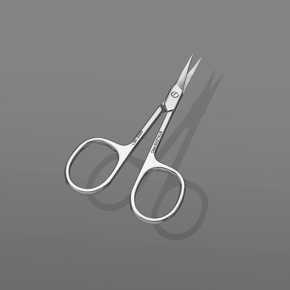 Staleks Pro Smart 22 Type 1, lames fines et incurvées, coupe nette autour des cuticules.