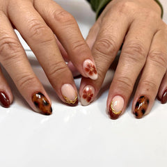 Ongles stbisen prêts à poser ovales en gel doux pour un rendu naturel.