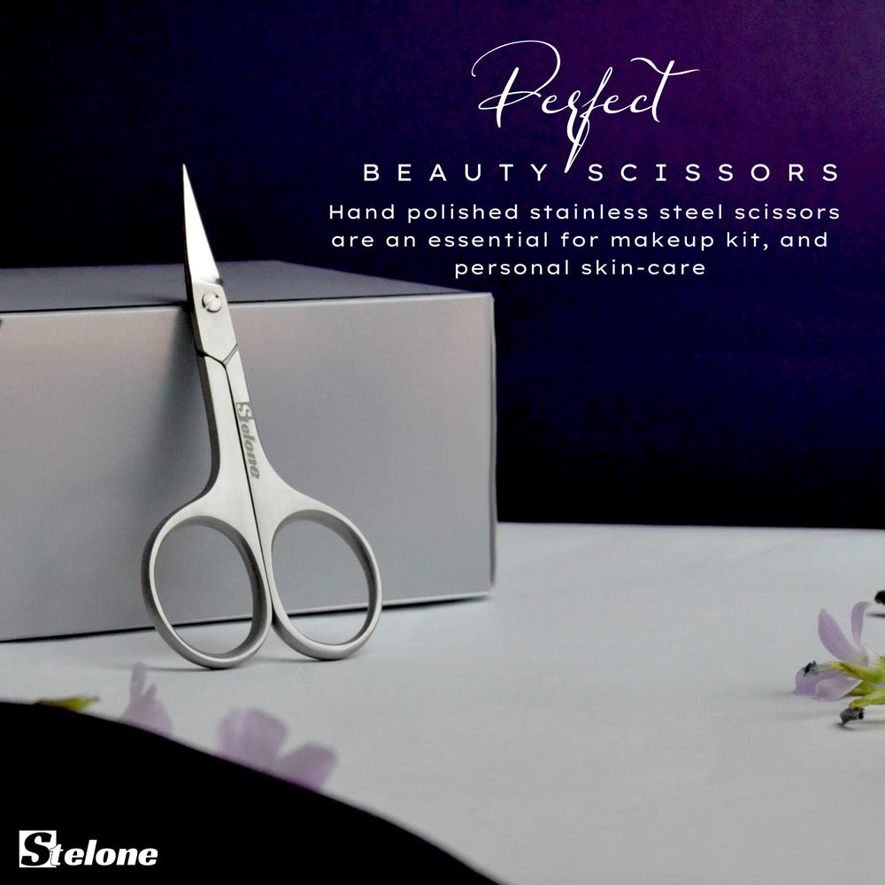 Stelone ciseaux compact portable, facile à transporter dans une trousse beauté.