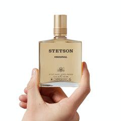 Notes citrées et sauge dans Stetson Original Après-rasage, arôme rafraîchissant.