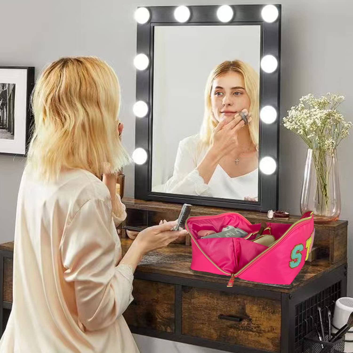 STOMKIRE Preppy Bag utilisations variées comme trousse maquillage, toilette et accessoires.
