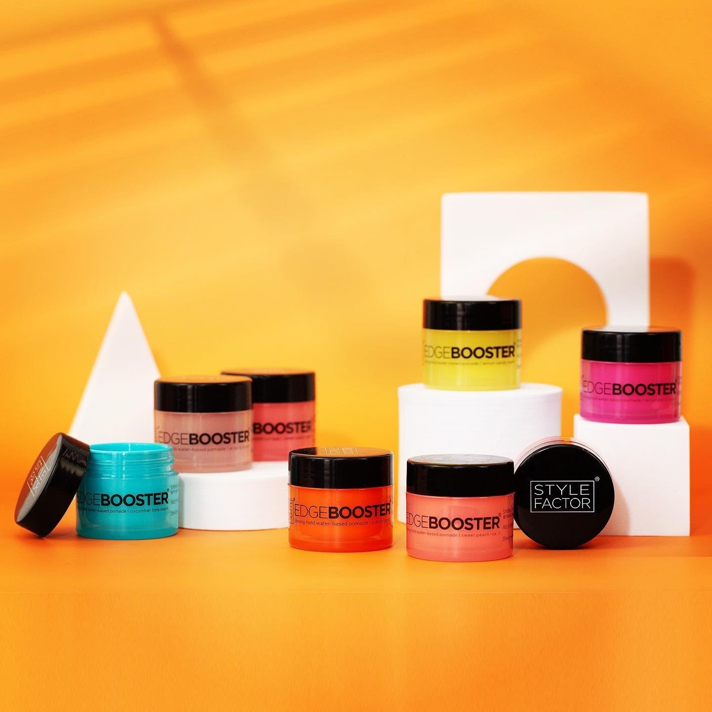 Style Factor EDGEBOOSTER pomade-usage-rapide est ideale pour les voyages et les retouches.