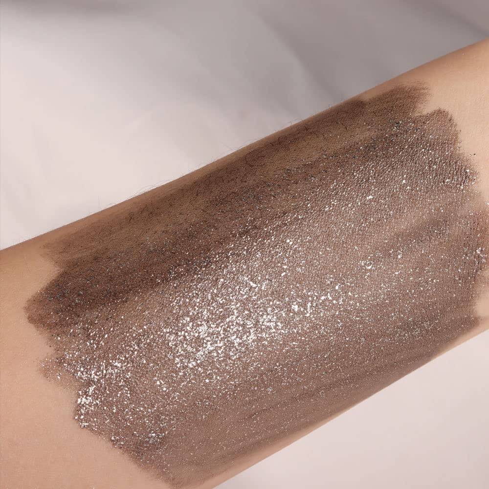SUAKE tenue longue durée: maquillage qui reste intact toute la journée.