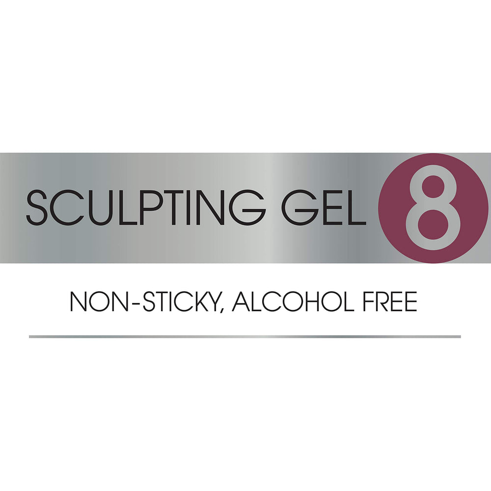 Cheveux humides après application du gel Suave Max Hold pour un coiffage.
