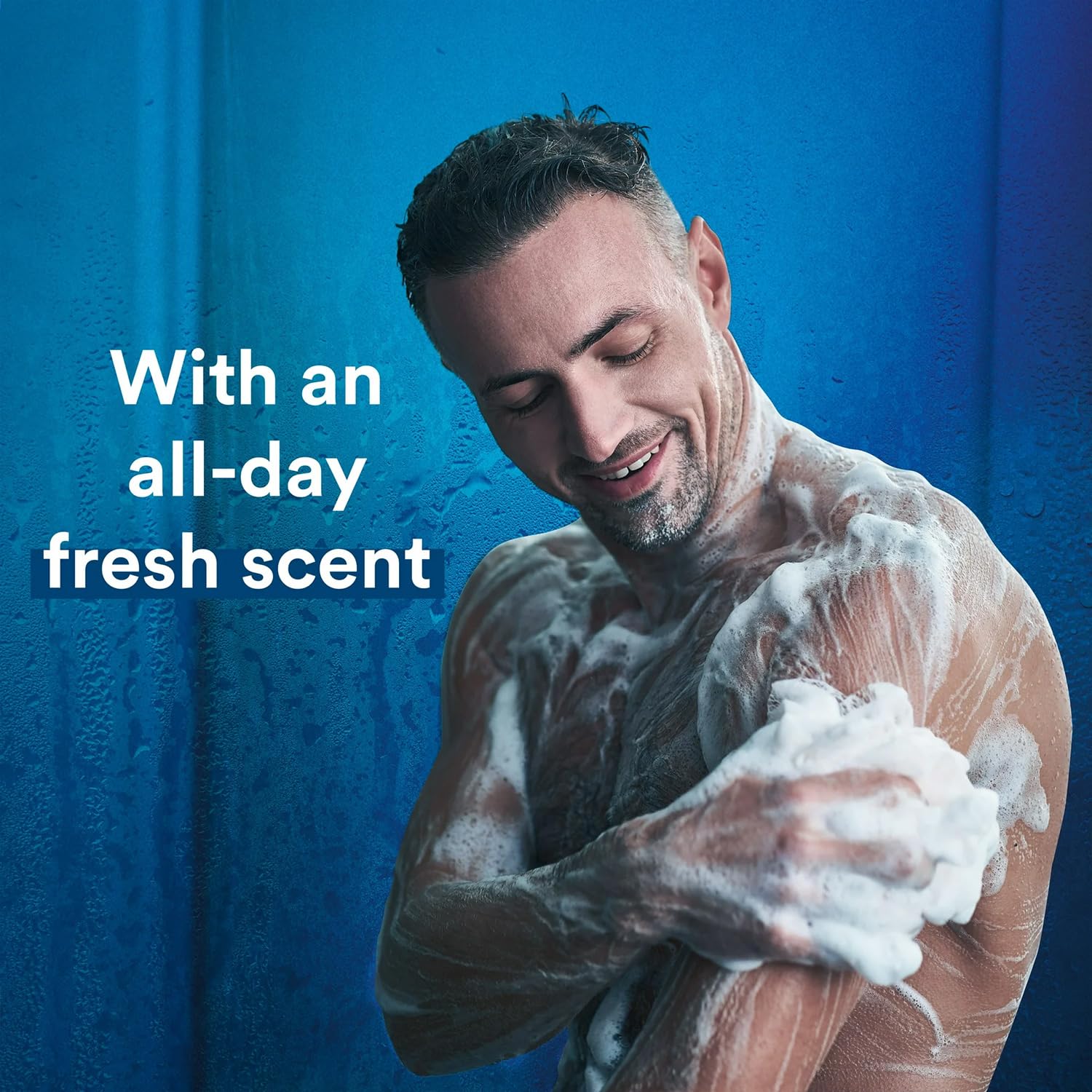 Mousse généreuse et parfum masculin, idéal après l’entraînement.