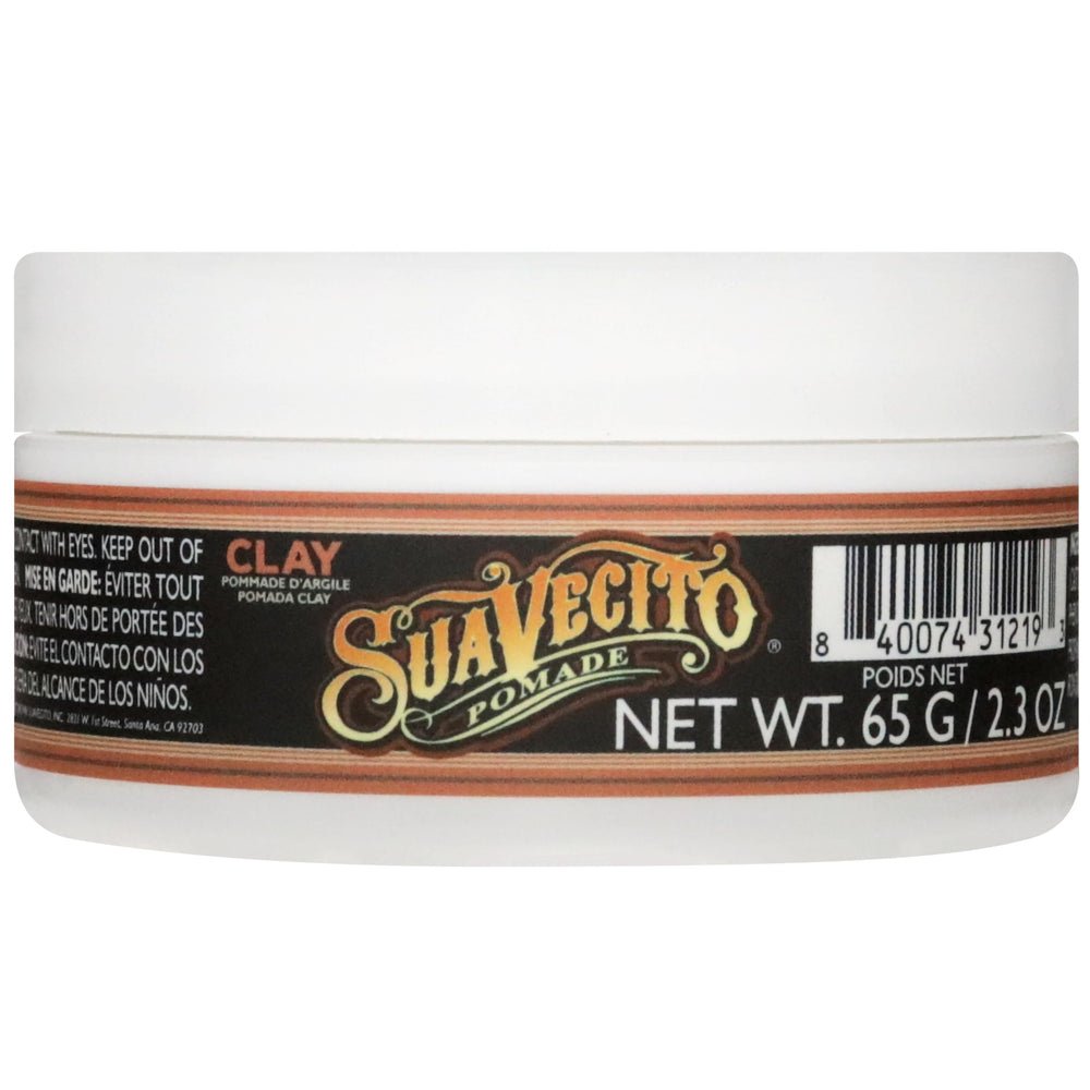 Mains démontrant l’application facile de Suavecito Pomade Firme Clay.