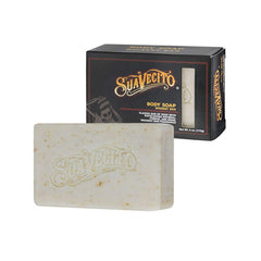 Texture Savon Suavecito Whiskey Bar avec avoine et pierre ponce pour exfolier en douceur.