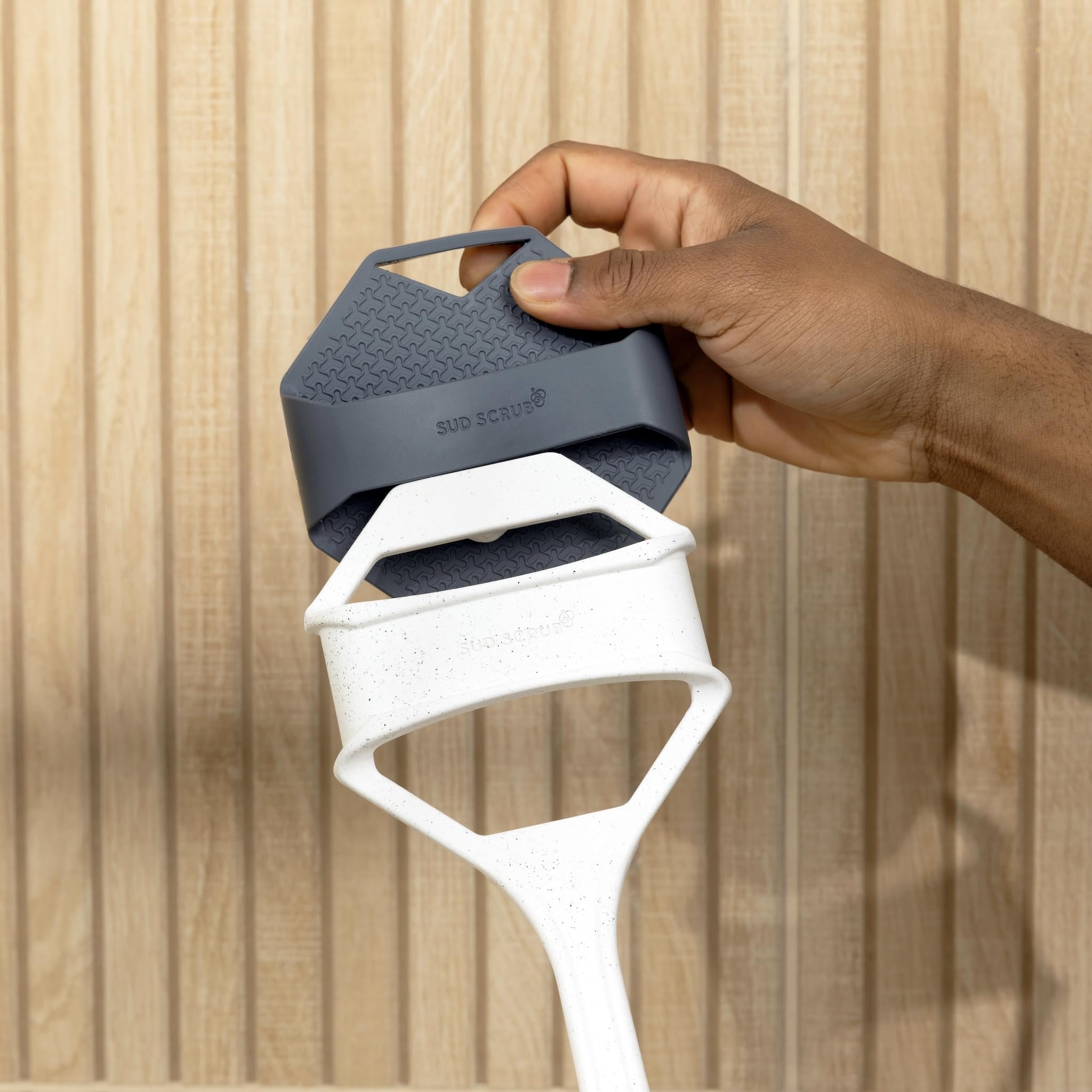 Sud Scrub Compatible-Dos: expérience de nettoyage fluide et sans contrainte.