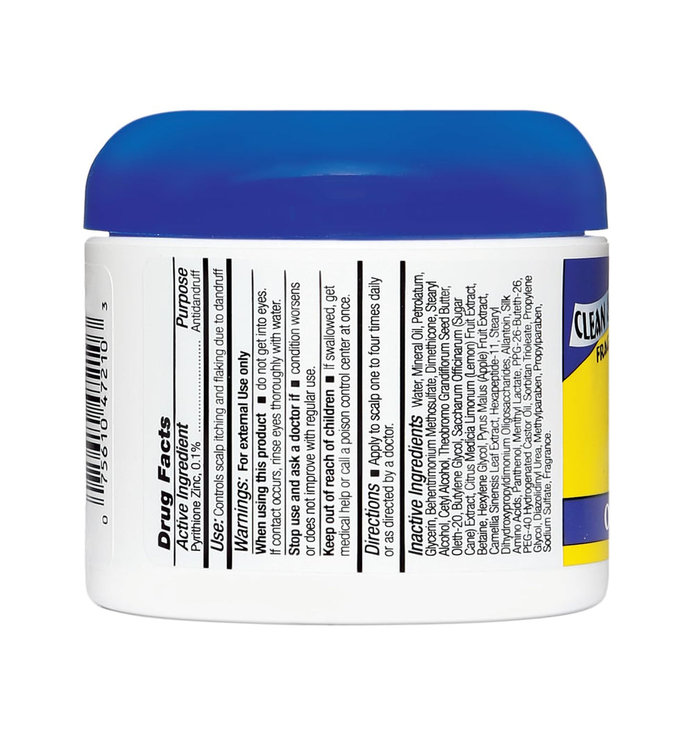 Crème Sulfur 8 appliquée sur cheveux, texture légère et parfum frais.