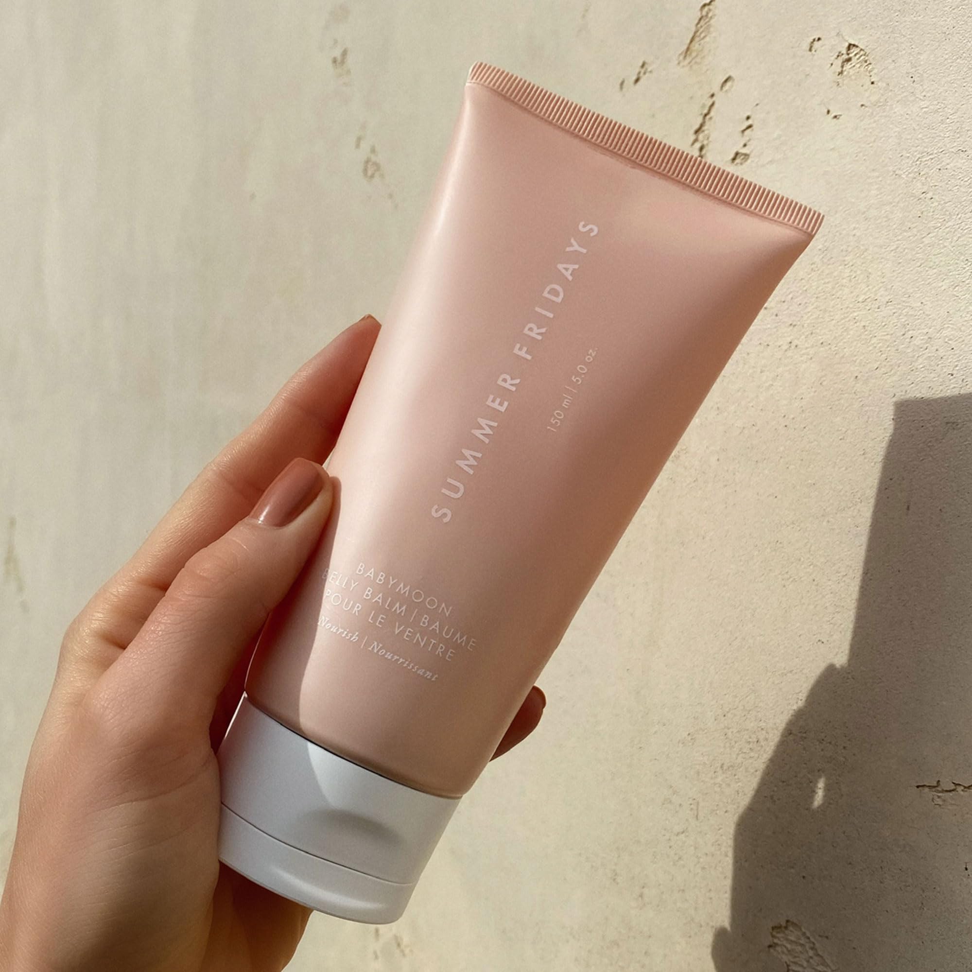 Application ventre Babymoon sur peau sèche, confort accru