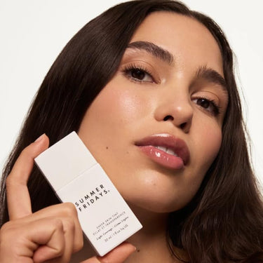 Summer Fridays Teinte peau légère – Hydratation durable grâce à l'acide hyaluronique.