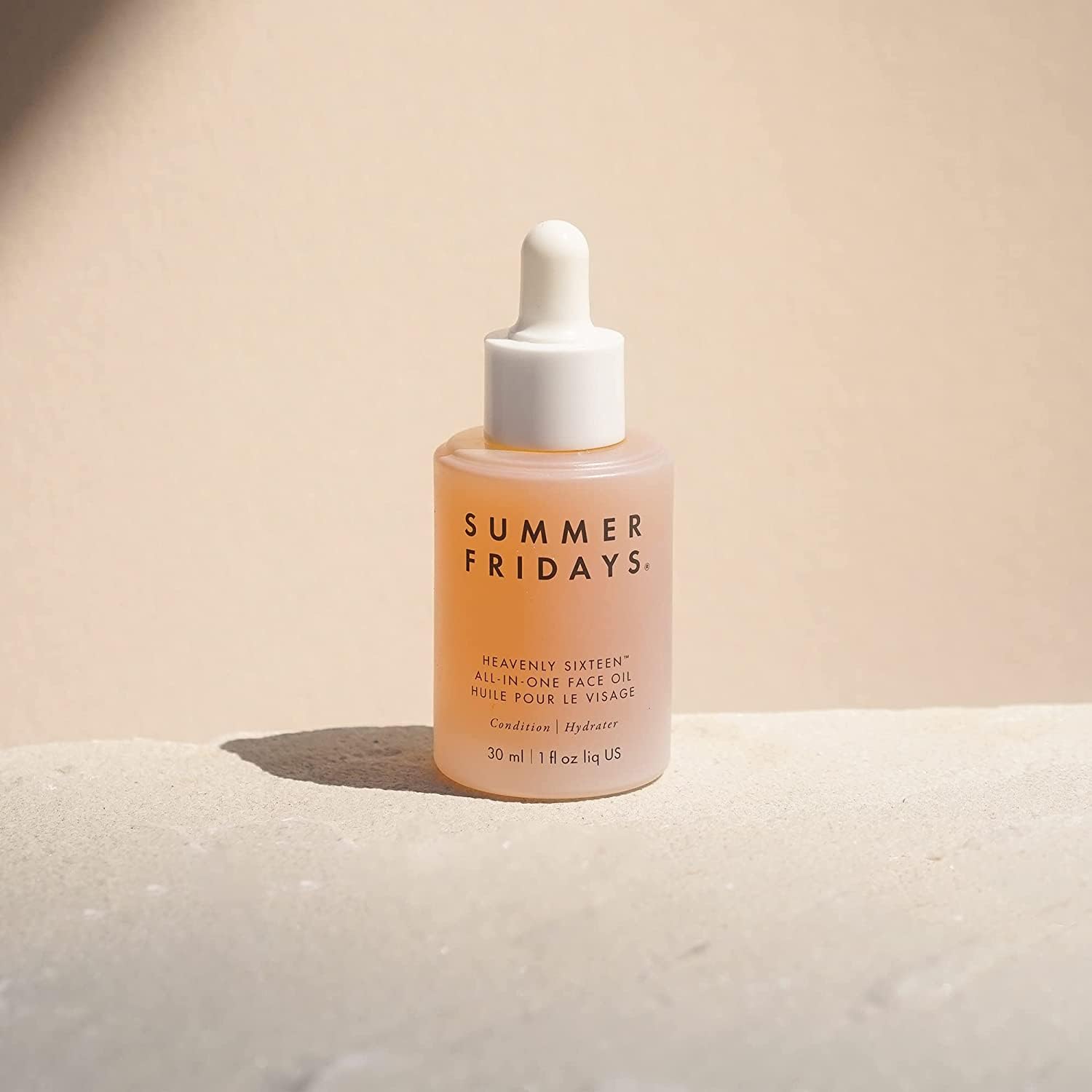 Summer Fridays Heavenly Sixteen huile visage, texture soyeuse nourrissant sans obstruer les pores.