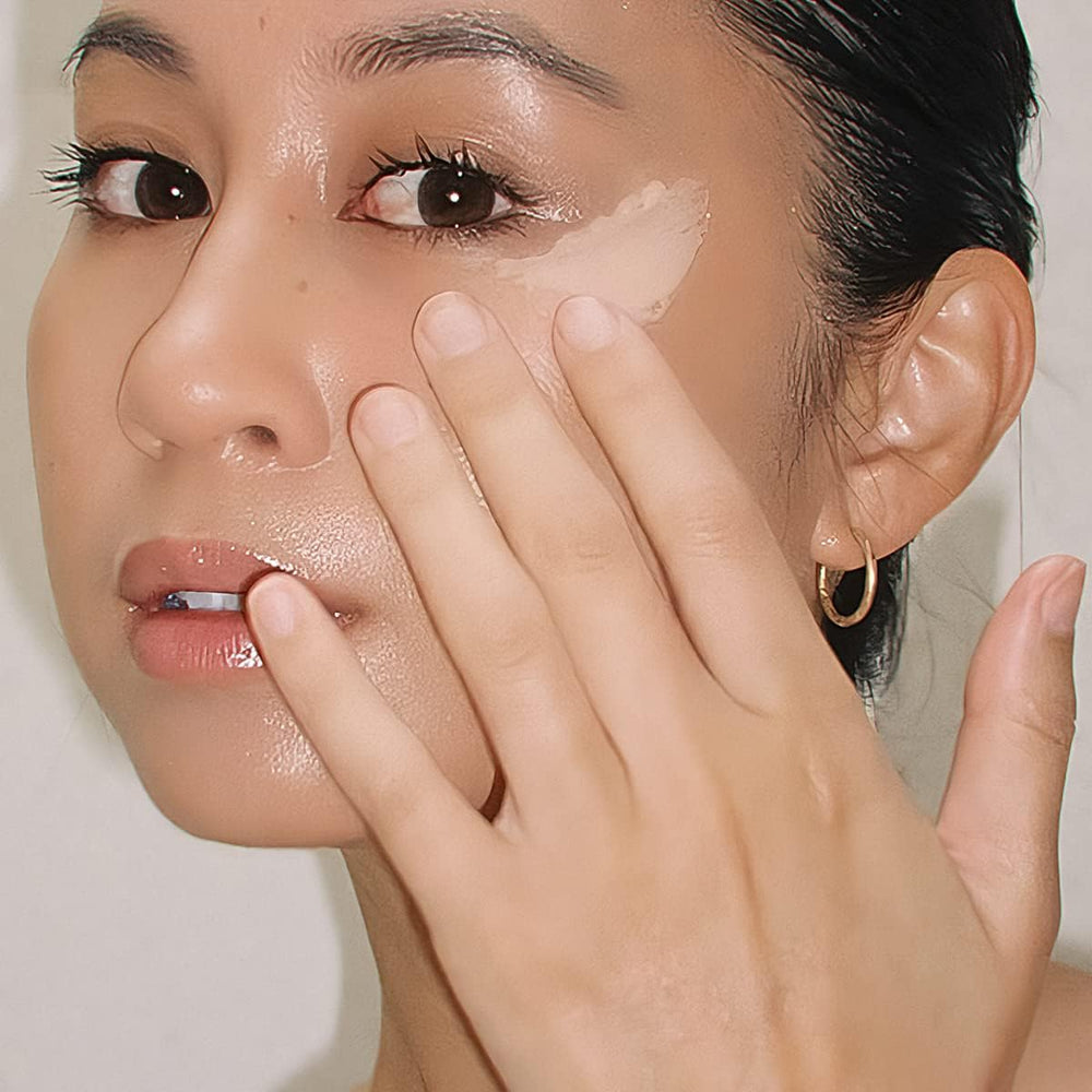 Hydratation rapide et durable avec Light Aura pour le contour des yeux.