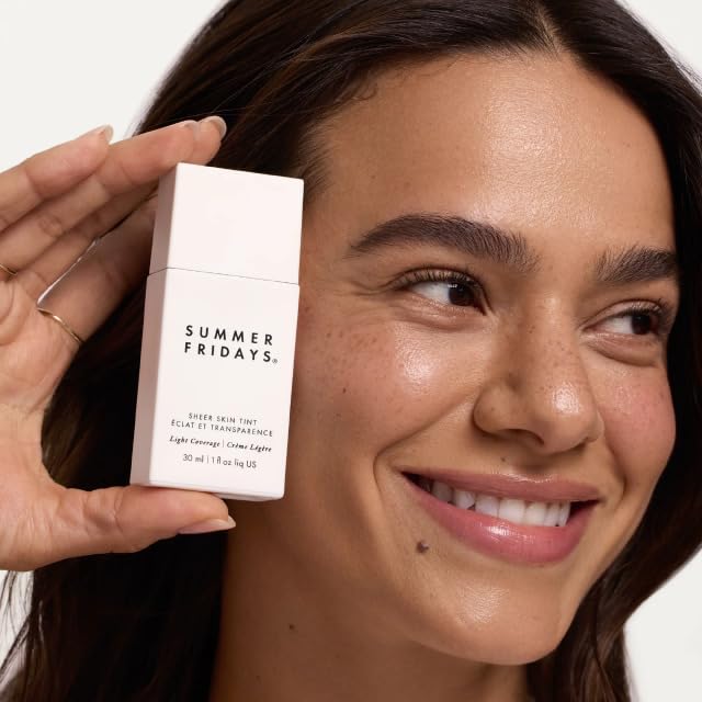 Summer Fridays Sheer Skin Tint – finition lumineuse et hydratante pour une peau radieuse.