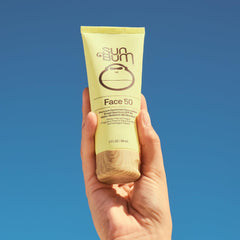 Sun Bum Original SPF 50 sans parfum, idéal pour peaux sensibles et réactives.