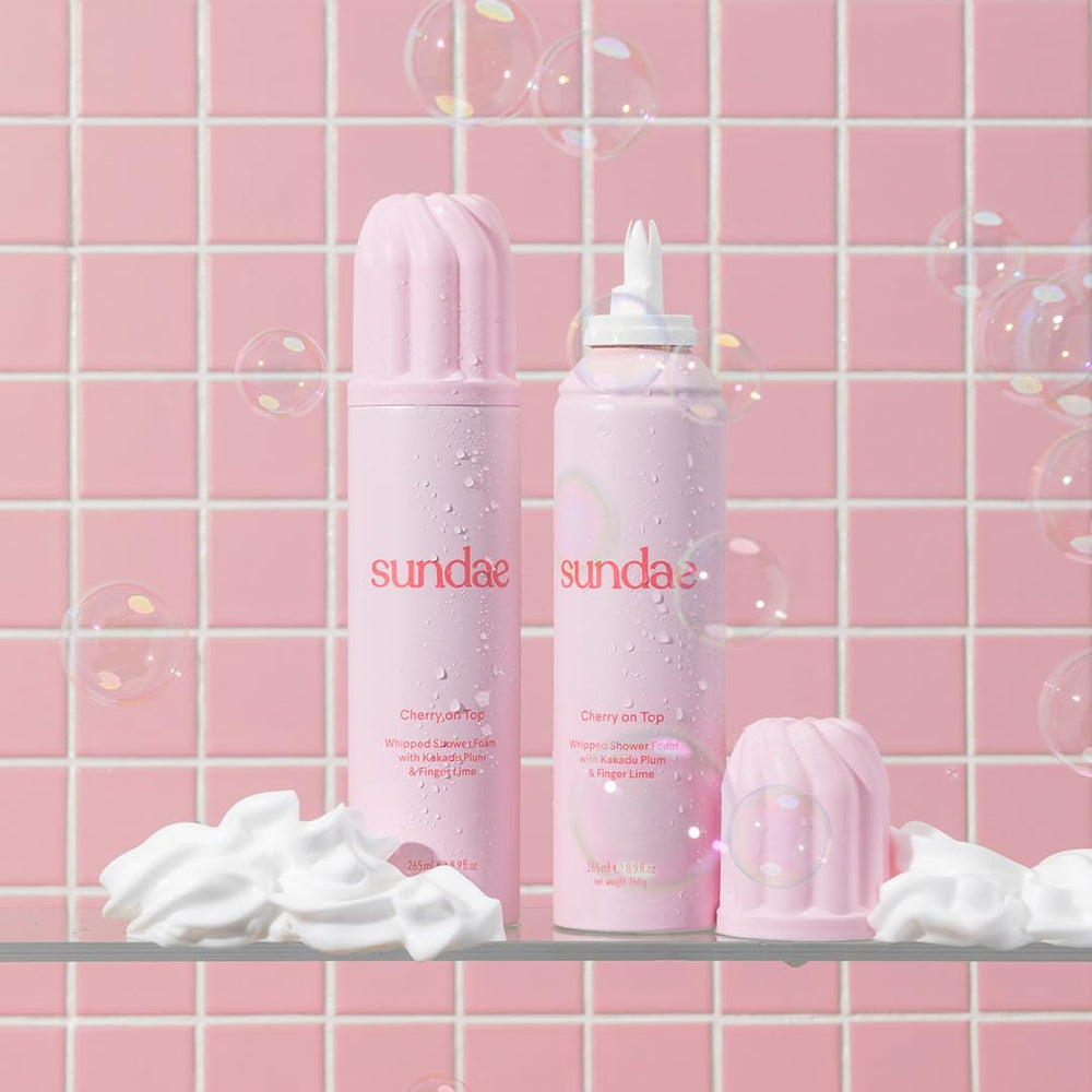 Mousse douce Sundae sur peau humide, texture généreuse et agréable.