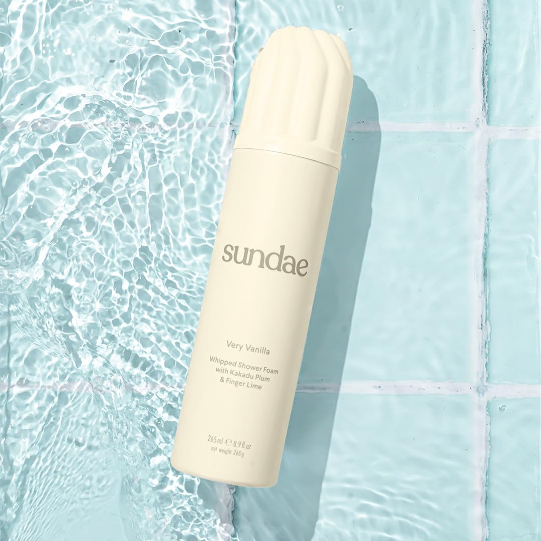 Sundae-mousse-douche-vanille-application-peau révèle une texture légère prête à l'emploi.