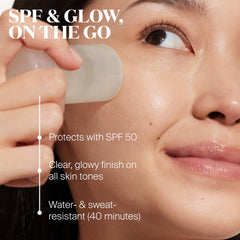 Kit voyage Destination Glow, emballage compact idéal pour emporter vos essentiels.