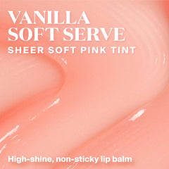 Texture brillante et non collante du Glow Gloss sur les lèvres.
