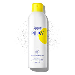 Supergoop PLAY SPF30 brume corps sur la bouteille, protection légère pour la peau.