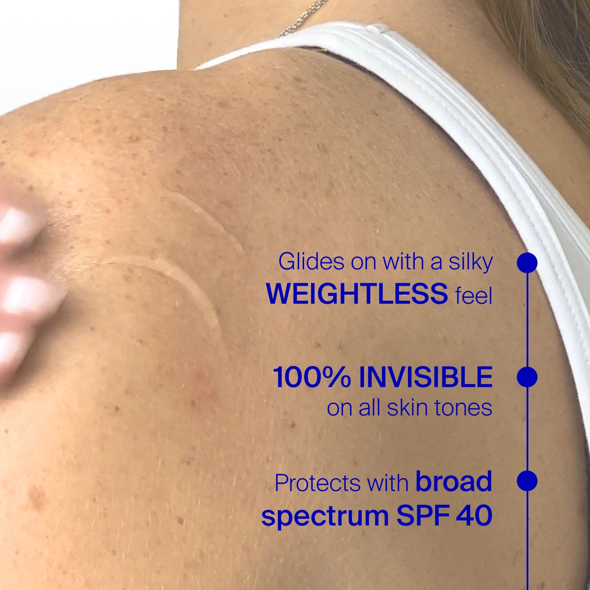 Application fluide et rapide par Supergoop Unseen Sunscreen Body, sans résidu gras.
