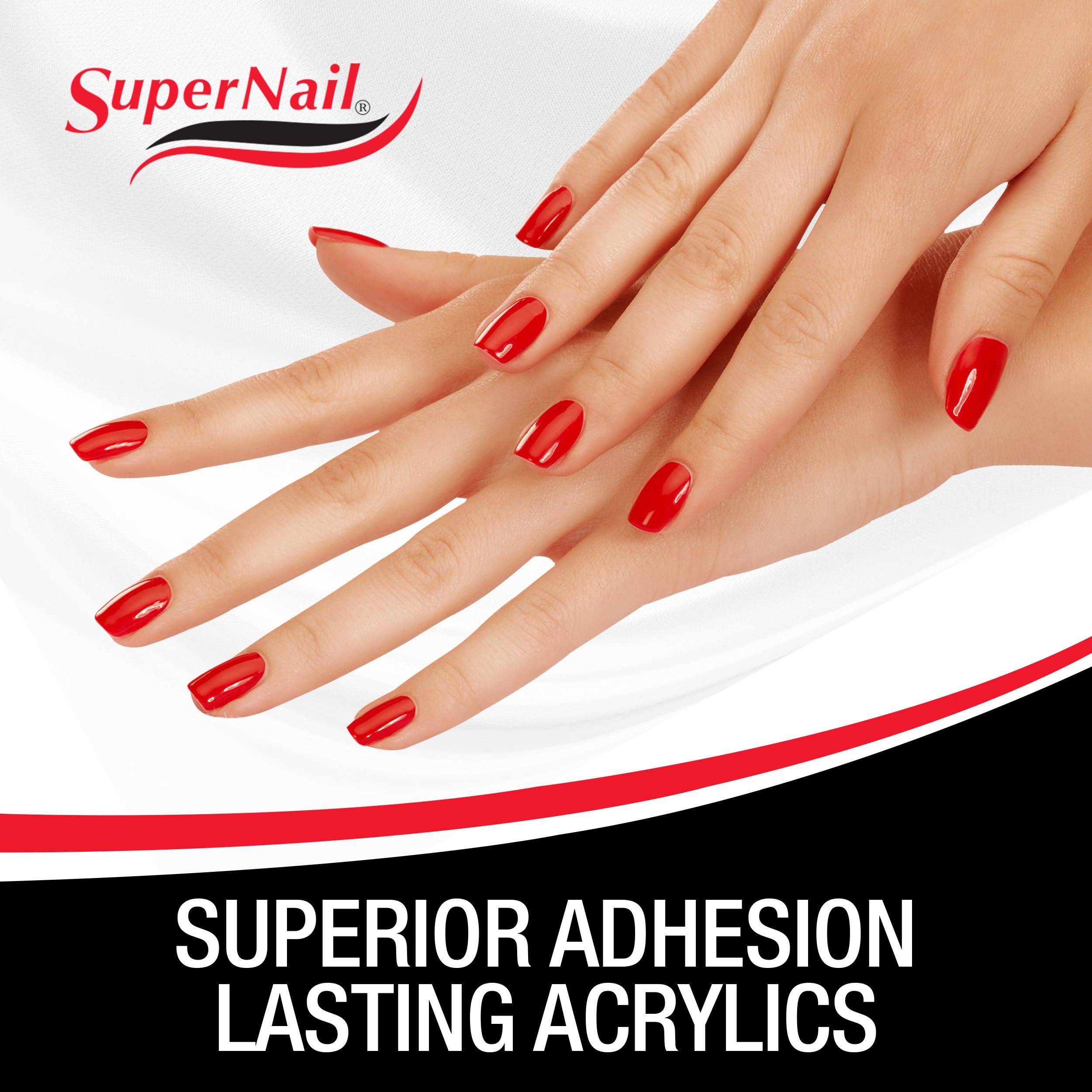 Texture fluide et souple du liquide acrylique SuperNail pour une manipulation précise.