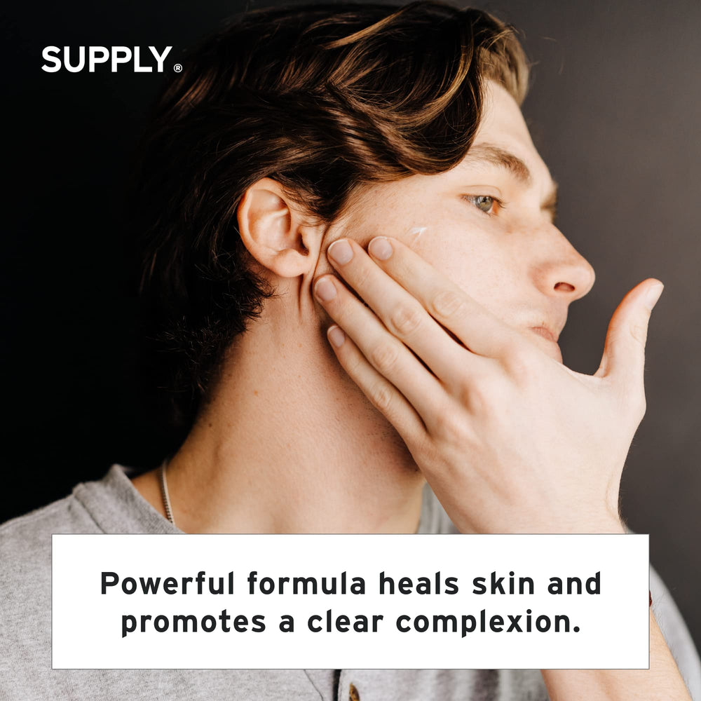 Extrait de thé vert dans la crème Supply visage homme, protection légère.